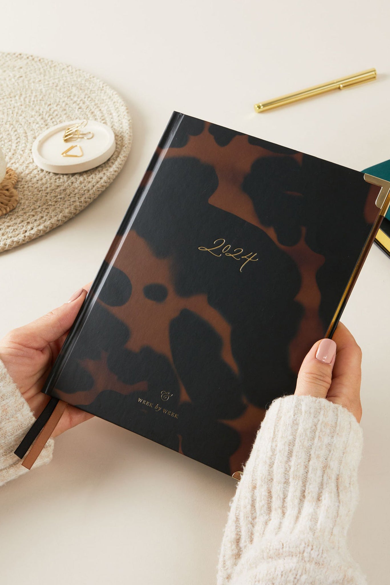 Top 2024 Planners to Get You Organized and Help You Hit Your Goals this Year - Pretty Collected