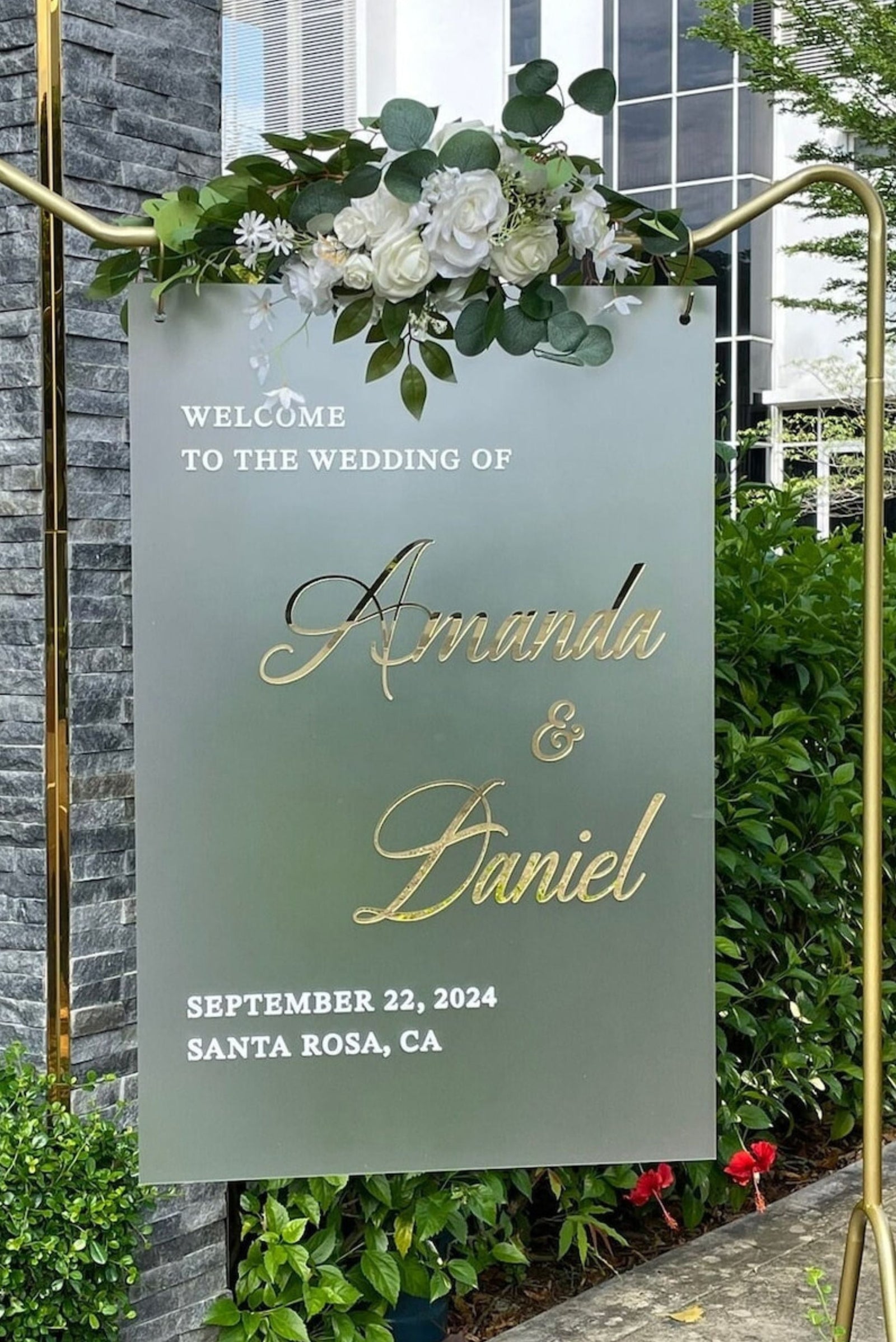 Acrylic Signs You Need for Your Wedding
