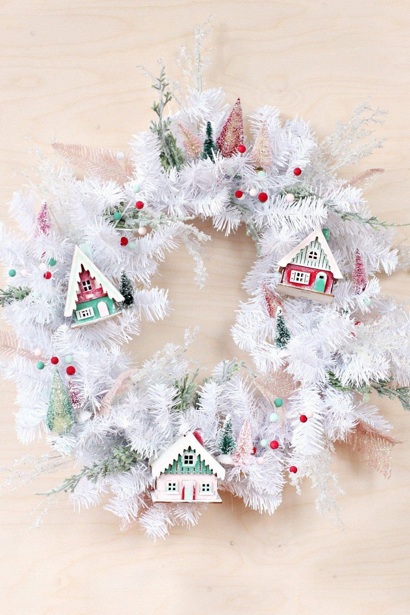 10 DIY Christmas Wreaths - Pretty Collected
