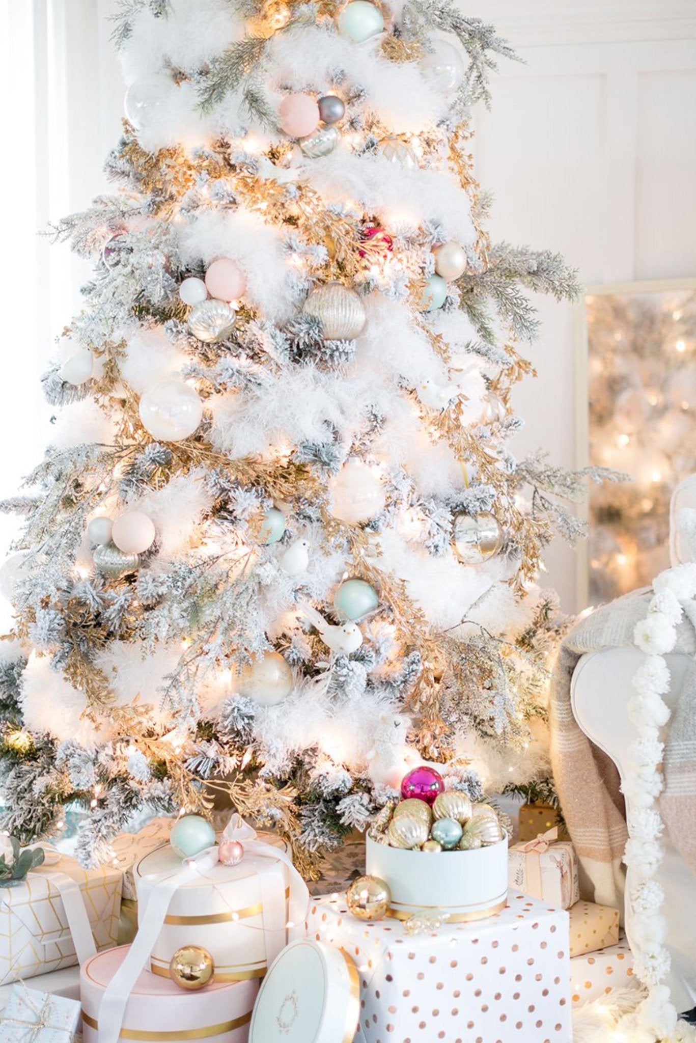3 Tips on How to Decorate Your Christmas Tree - Pretty Collected