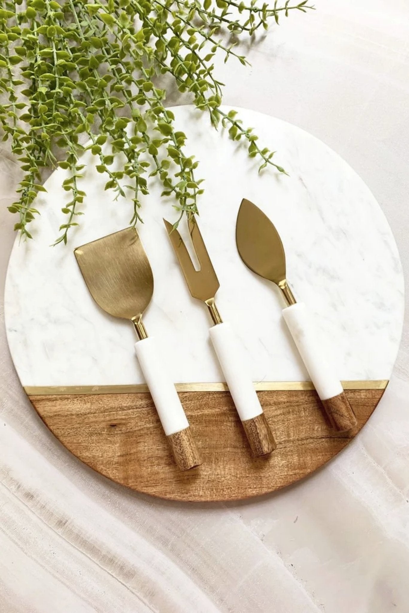 Holiday Gift Guide for your Trendy Friend - Pretty Collected