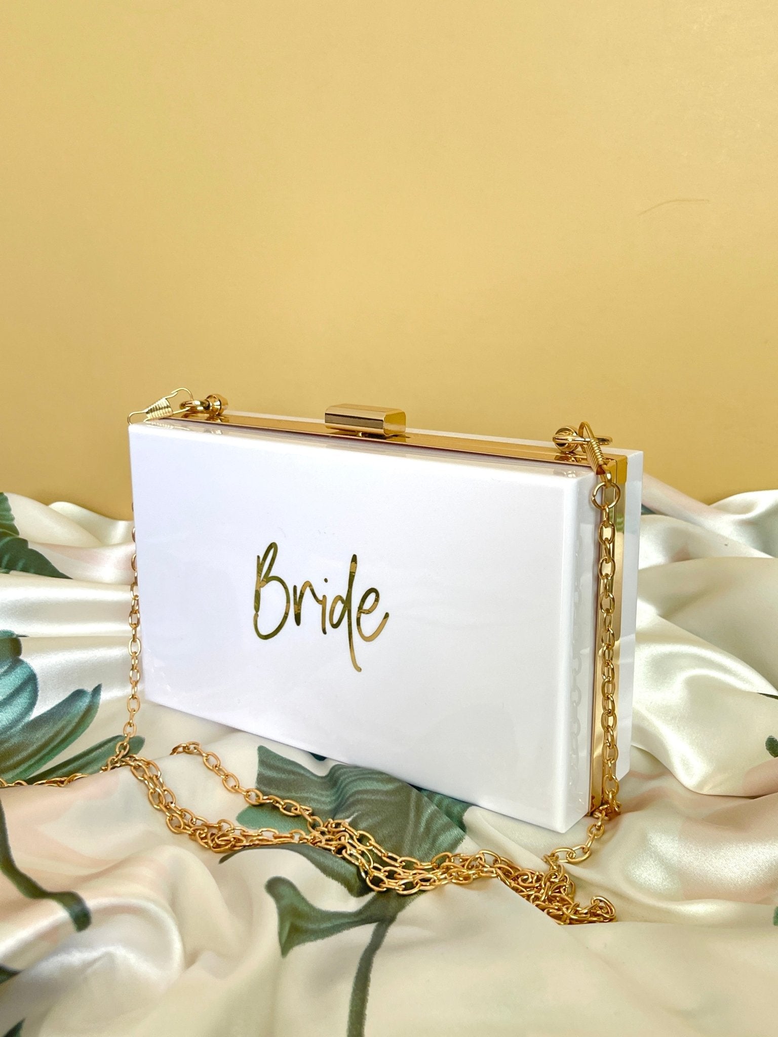 Choosing the Right Handbags and Purses for the Bengali Bride, clutches  meaning in bengali - thirstymag.com
