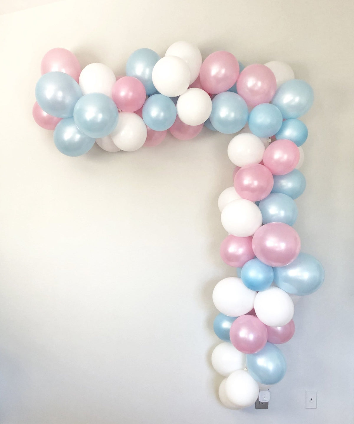 Gender Reveal Balloon Garland Kit - Pretty Collected