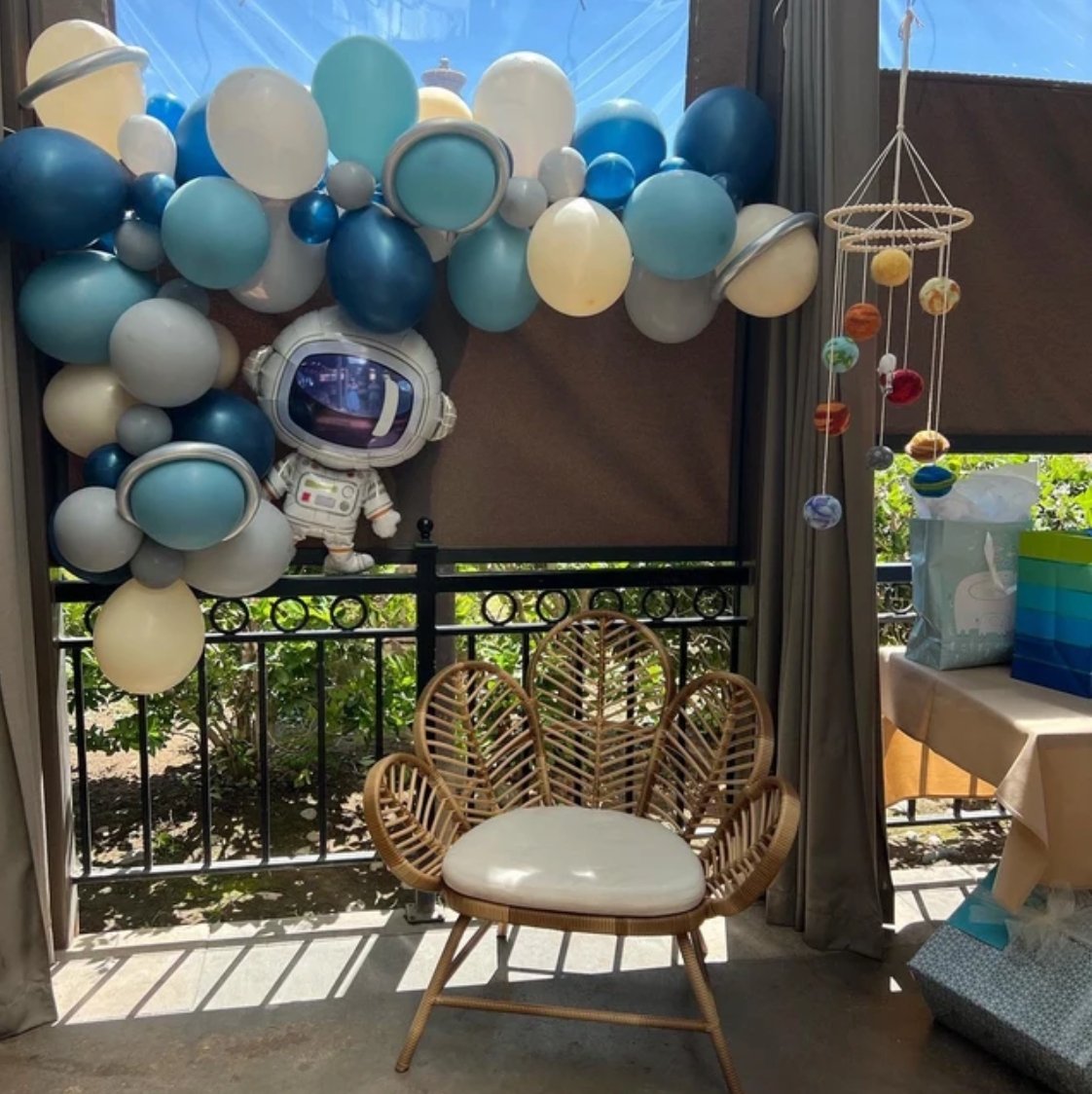 Astronaut Balloon Garland Kit - Pretty Collected