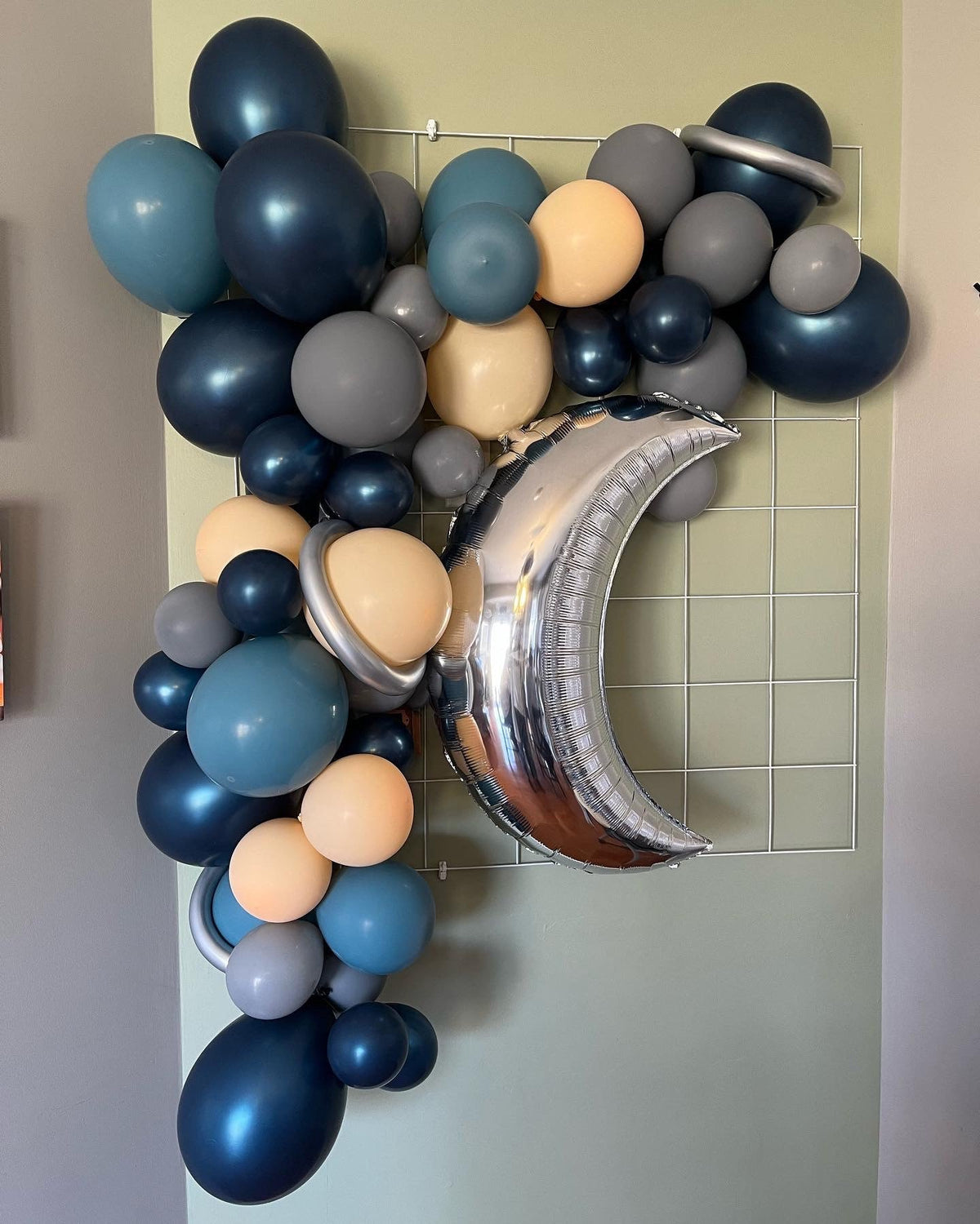 Astronaut Balloon Garland Kit - Pretty Collected