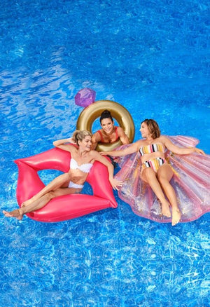Lips Pool Float - Pretty Collected